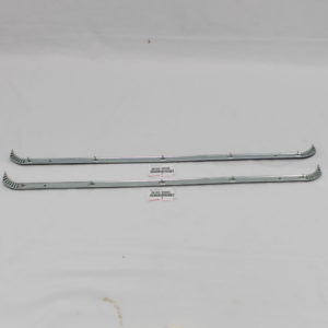 Toyota Land Cruiser 1969-1980 Front Door Glass Weatherstrip Outer Set of 2 68180-90300 x2