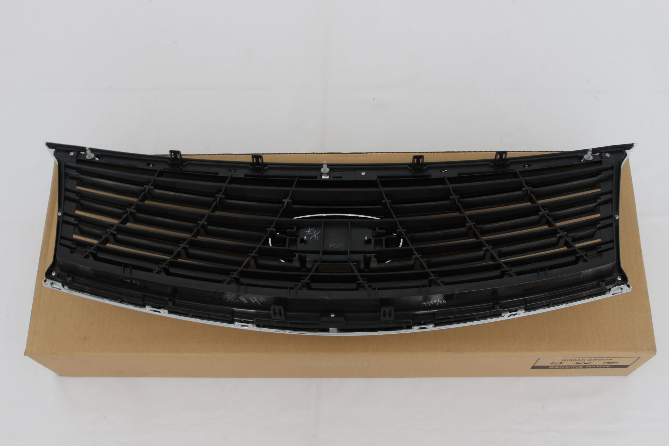 Infiniti M37 M56 2011-2013 M35h Q70 w/o Sport Front Radiator Grille Emblem 62310-1MA0B - Image 4