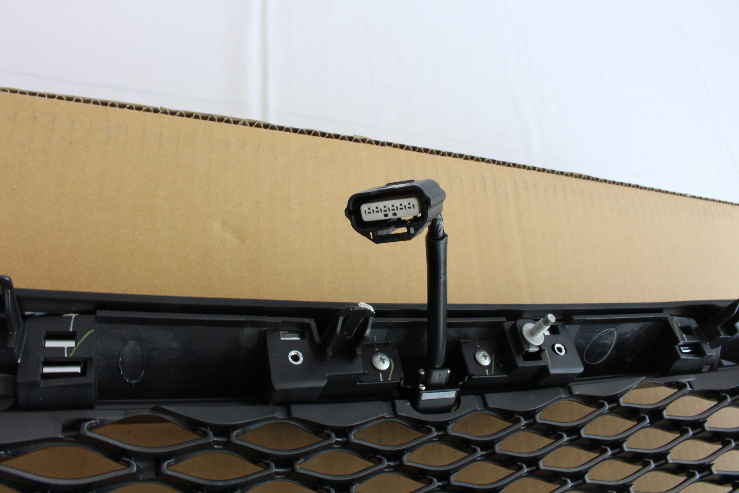 Infiniti Q70 Q70L 2015-2019 Front Radiator Grille Emblem w/ Camera 62310-4AM1B - Image 4